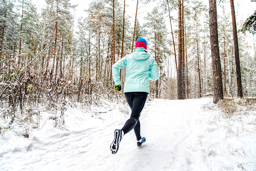 11 Cold Weather Running Tips and Hacks for Beginners | If you're new to winter running and want to know what to wear, how to choose the right gear, which running accessories you need, and tips to stay warm and dry so you don't get a chill, this post is for you! Dressing for the cold weather is key, and we'll teach you everything you need to know, from layering your outfit, to choosing the right socks and shoes, to staying dry and altering your route and training schedule, and more!