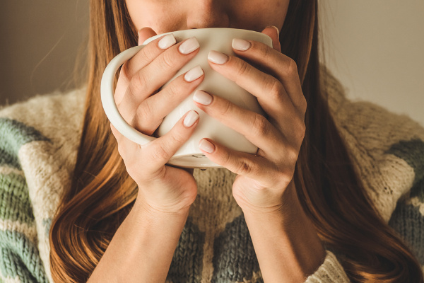 6 Post Nasal Drip Remedies That Work | If you want to know how to get rid of post nasal drip, we're sharing the best remedy ideas for relief that lasts! This post explains the causes and symptoms of post nasal drip, including a sore throat, cough (especially at night), nausea, and bad breath. Whether you're symptoms are due to a cold, flu, or allergies, or you have chronic post nasal drip, these natural remedies will teach you how to stop the causes, so you can sleep (and feel) better!