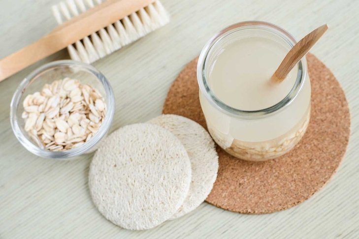Homemade oatmeal face cleanser. DIY oatmeal milk or toner for natural skin care.