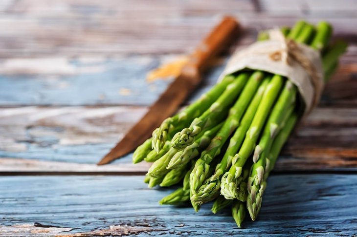 Fresh green asparagus. the toning. selective focus